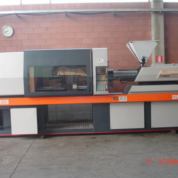 Injection molding machine Sandretto revised 8/200