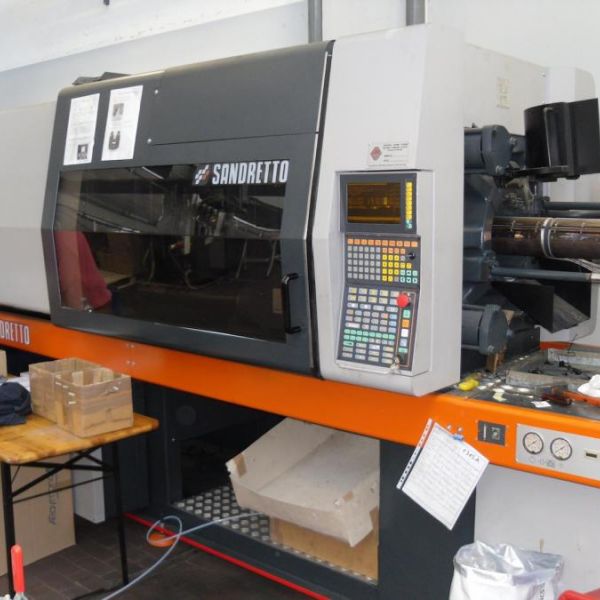 Injection molding machine Sandretto revised 8/200