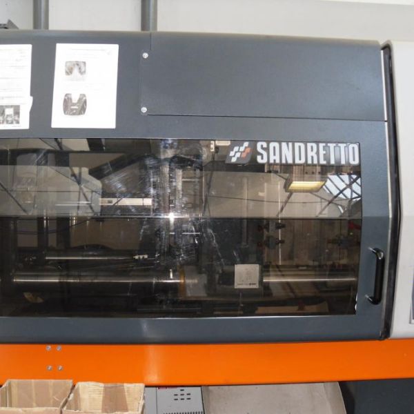 Injection molding machine Sandretto revised 8/200